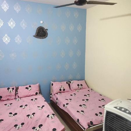 Yashu Guest House 乌贾因 外观 照片