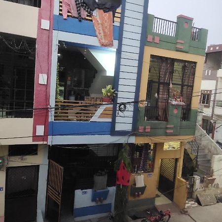 Yashu Guest House 乌贾因 外观 照片