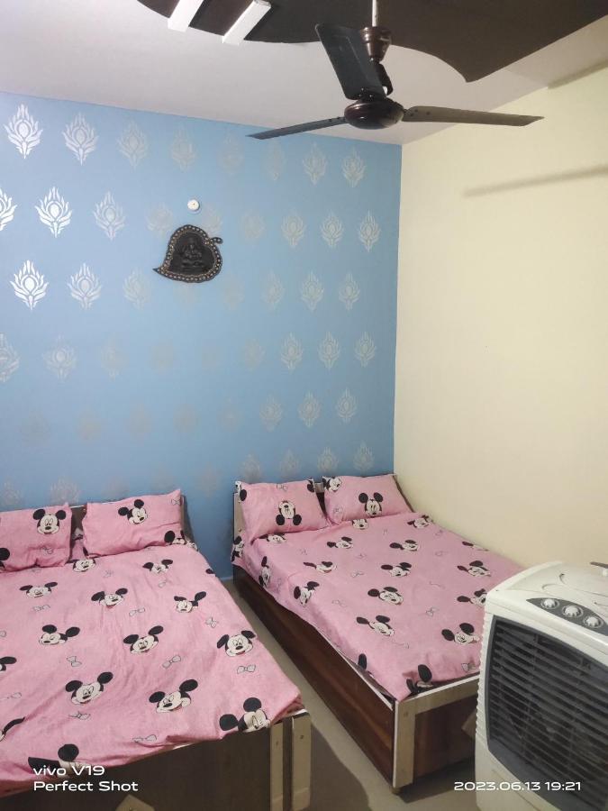 Yashu Guest House 乌贾因 外观 照片