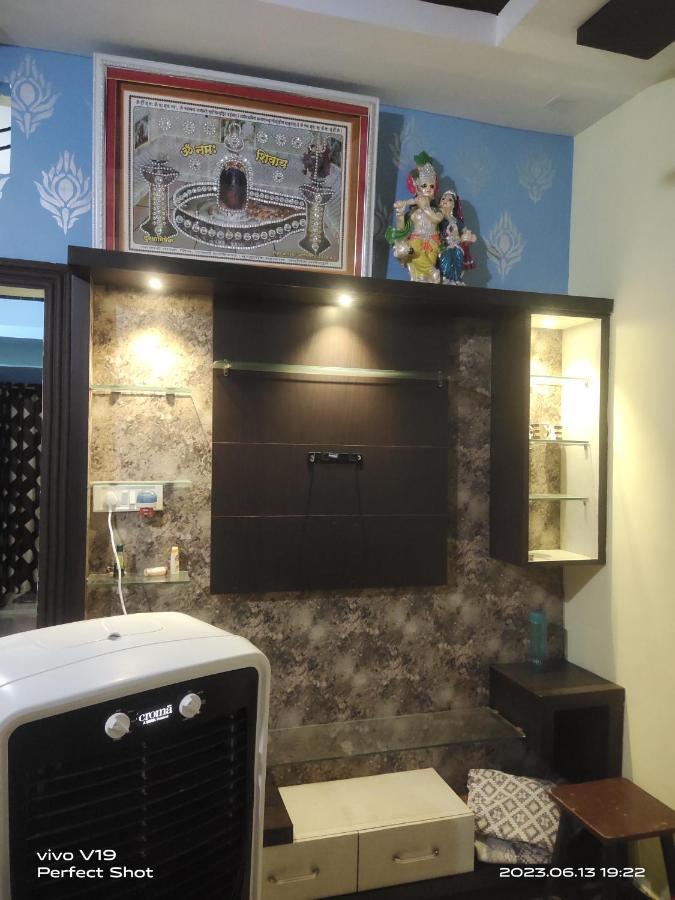 Yashu Guest House 乌贾因 外观 照片