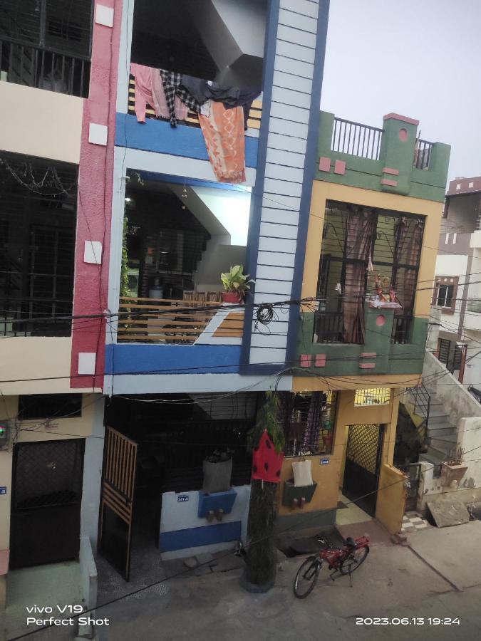 Yashu Guest House 乌贾因 外观 照片
